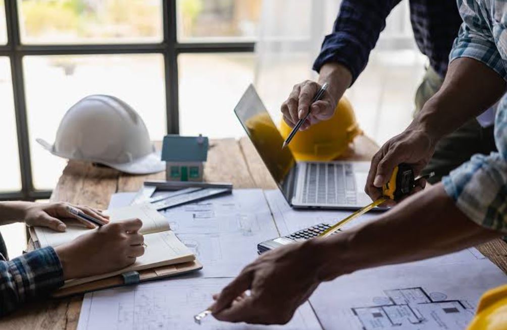 Improve project efficiency with Construction Labor Planning that helps balance crews, reduce delays, control costs & manage materials better.